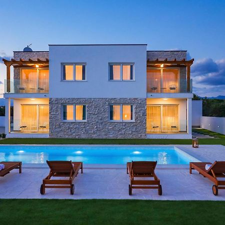 Stunning Home In Vrsi With Kitchen Exterior foto