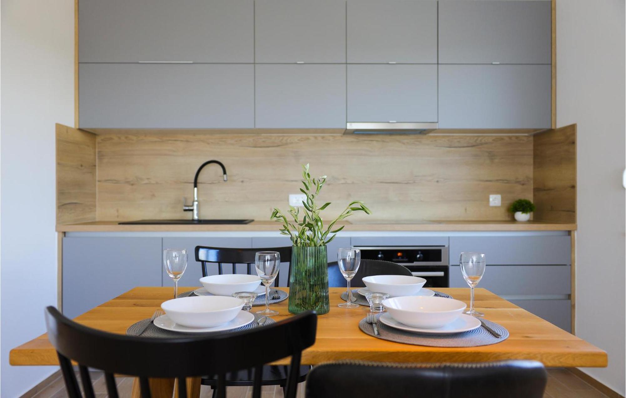 Stunning Home In Vrsi With Kitchen Exterior foto