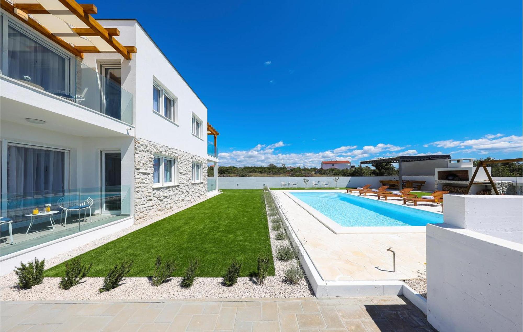 Stunning Home In Vrsi With Kitchen Exterior foto