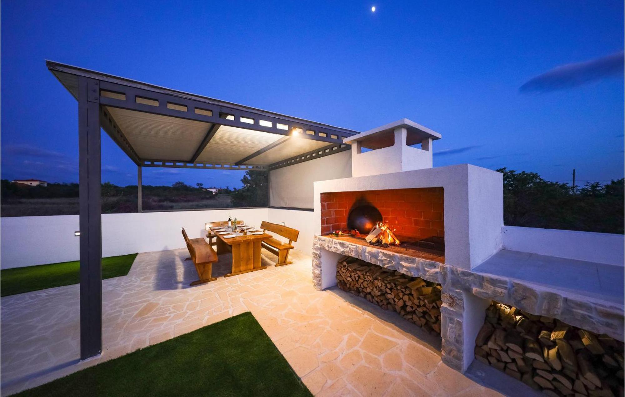 Stunning Home In Vrsi With Kitchen Exterior foto
