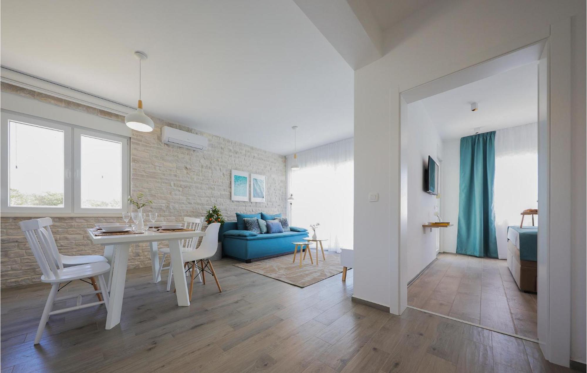 Stunning Home In Vrsi With Kitchen Exterior foto