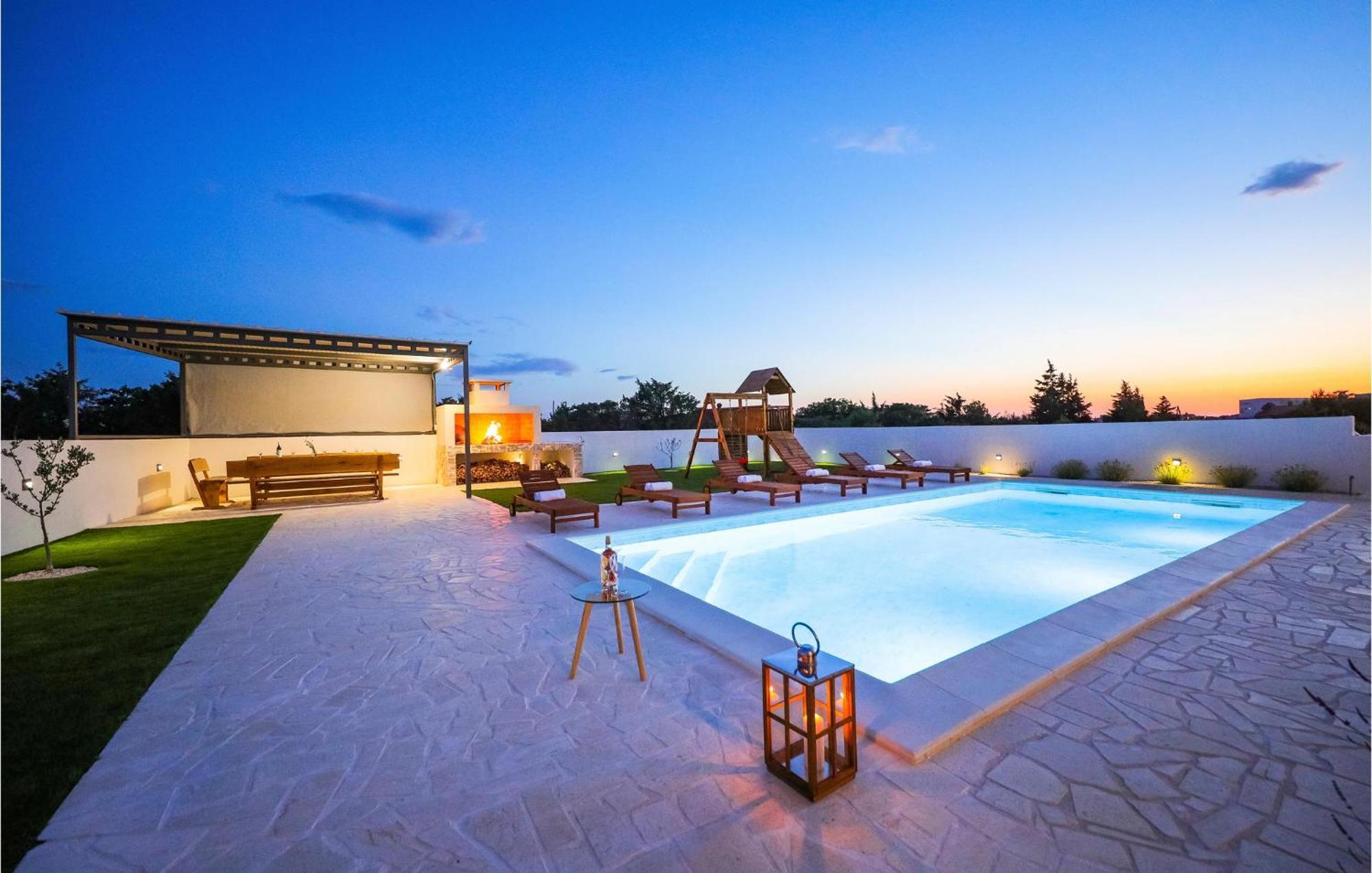 Stunning Home In Vrsi With Kitchen Exterior foto