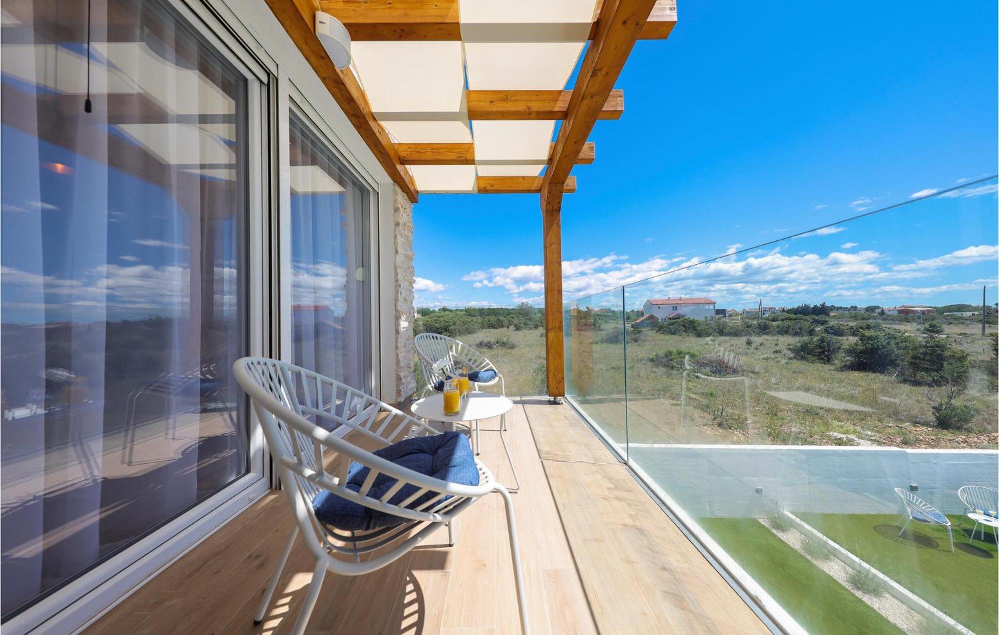 Stunning Home In Vrsi With Kitchen Exterior foto