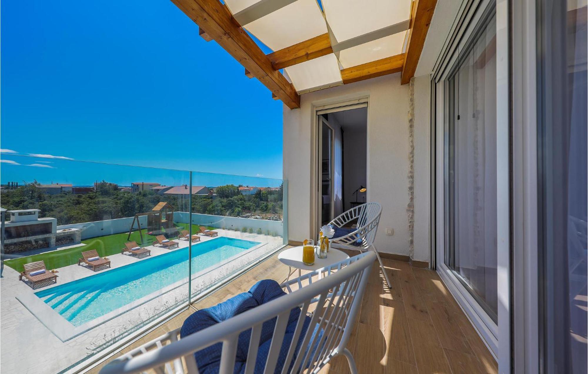 Stunning Home In Vrsi With Kitchen Exterior foto